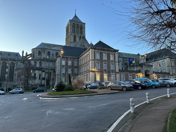 Nous partons du parking de la rue de l'Aumône et traversons le centre ville.