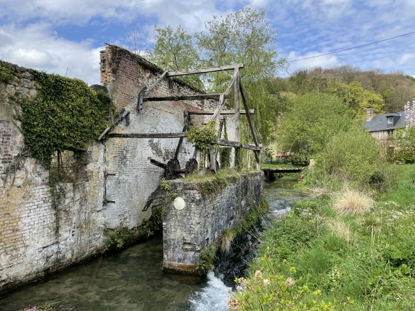 Ancien moulin le long de la Sainte-Gertrude.