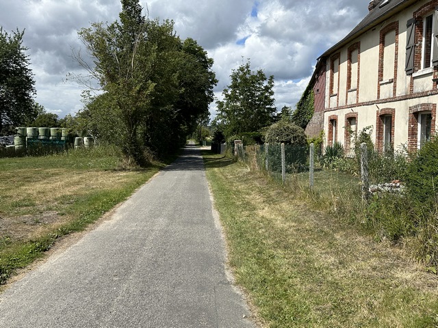 Nous tournons sur la rue Hulin qui traverse les marais.