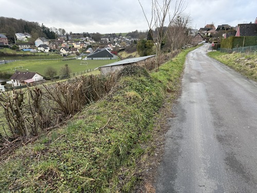 Nous entrons dans Saint-Saens par la rue du Catelier qui prolonge la route forestière de Bully.
