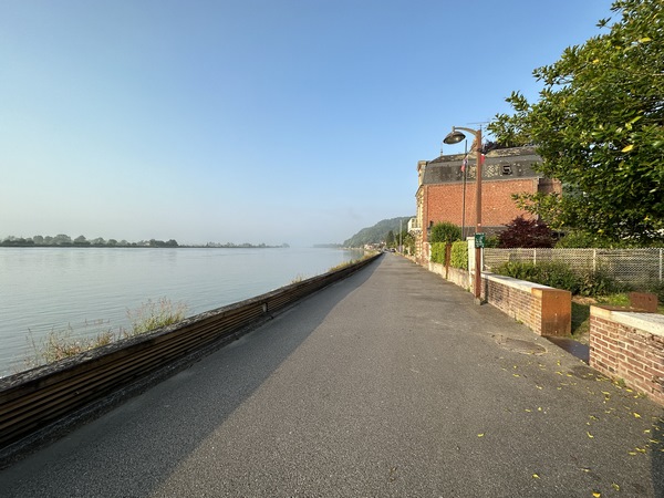 Nous partons du parking du quai Saint-Léger, et suivons le bord de Seine.