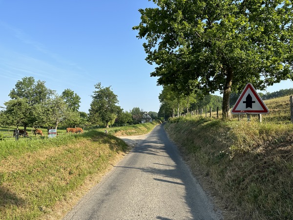 Nous reprenons la route de Bébec, et au carrefour, nous tournerons à droite sur la route de la Mare à Bache.