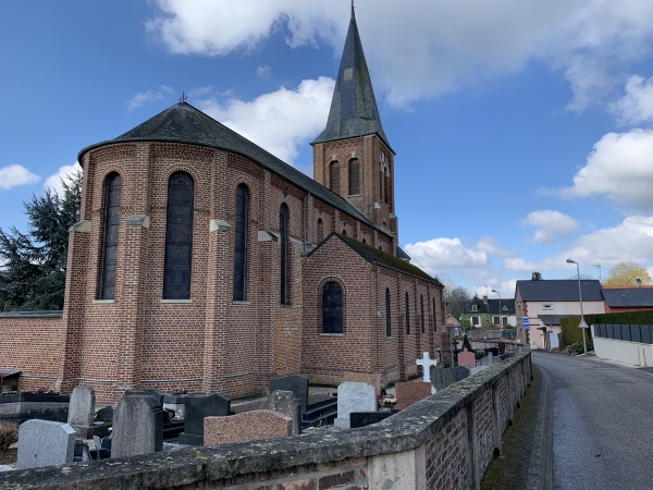 Nous voilà de retour à Bellengreville, nous longeons l'église Saint-Germain.