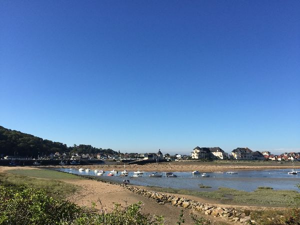 Nous allons traverser la Dives pour rejoindre Port-Guillaume.