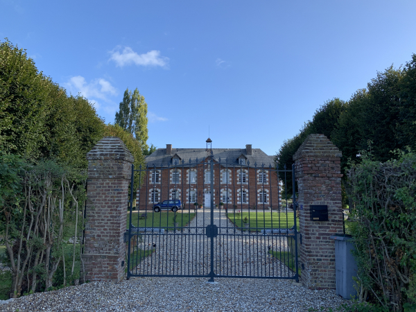 Nous passons devant le château de Saint-Paul (XVIIIe).