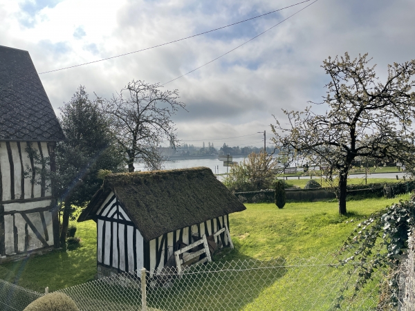 Nous quittons les chemins forestiers pour descendre vers le chemin de halage au niveau du bac de Jumièges.