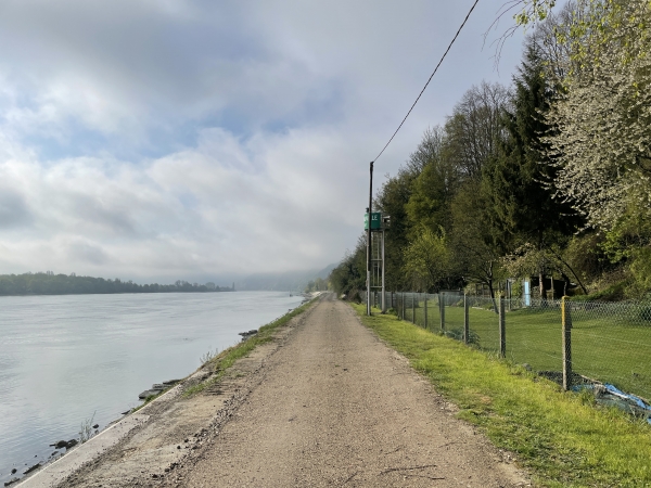 Nous allons suivre le chemin de halage sur près de 3 km.
