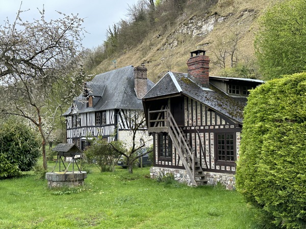 Nous longeons de nombreuses délicieuses petites maisons à colombages.&nbsp;&nbsp;