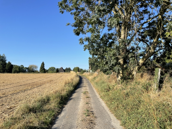 Nous suivons le chemin de la Houssaye.