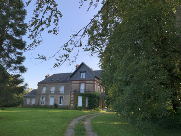 Nous sommes au hameau de Sainte-Catherine, sur la colline à l'est d'Auffay.
