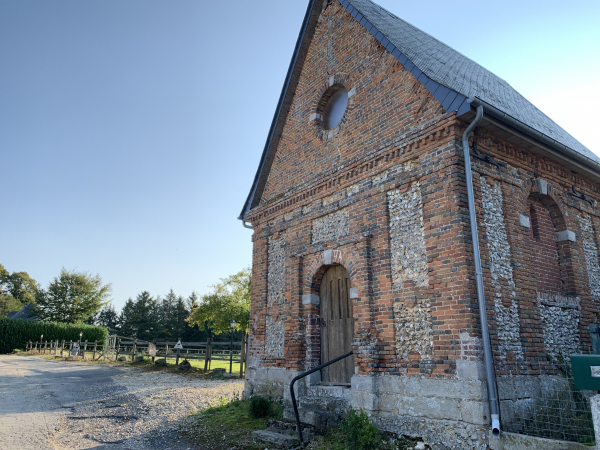 La Corbière. Ancienne chapelle à l'entrée de la ferme.