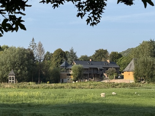Ancien moulin sur la Clérette, l'un des derniers témoins des nombreux moulins de la vallée, devenus filatures aux XIXe siècle.