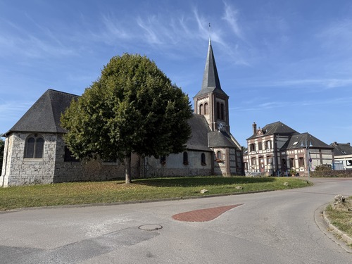 Nous sommes remontés par le bois des Bruyères, et traversons maintenant Anceaumeville.
