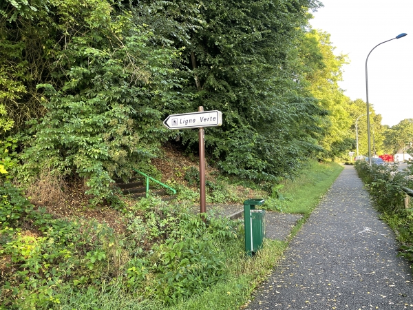 L'ancien tracé du GR26 ne nous a pas posé de problème, mais il n'est pas d'un grand intérêt non plus. Nous allons monter vers l'ancienne voie ferrée devenue Ligne Verte.