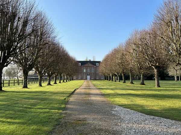 Le manoir du Favril (XVIIIe) est l'un des trois manoirs de Fiquefleur-Equainville.