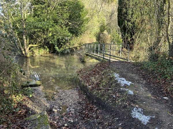 Deuxième gué et sa passerelle sur un deuxième bras de la Varenne.