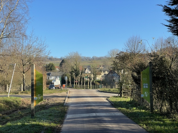 Retour à Meulers et au parking de l'Avenue Verte.