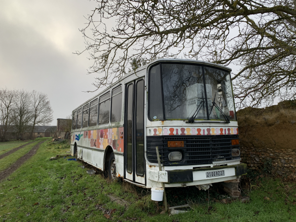 En rando, quand on croise un bus abandonné, on ne peut s'empêcher de penser au bus 142 qui a abrité le hiker Chris MacCandless jusqu'à son décès en 1992.