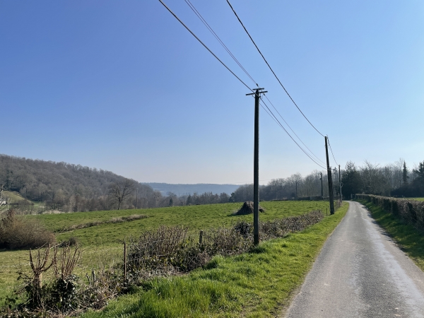 Nous montons sur l'autre coteau du Bréard. Nous avons quitté le GR en traversant le gué.