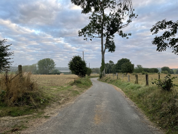 Nous partons du parking du stade, et suivons la rue de la Jubinière sans entrer dans le bourg.