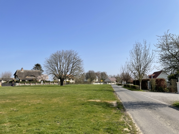 Nous entrons dans Brestot par la rue À Dame Catherine.