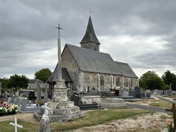 Nous voilà de retour au centre de Selles, près de l'église Notre-Dame (XIIIe XIVe).