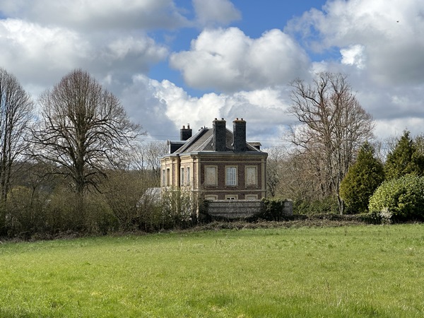 Nous arrivons sur les terres d'un autre fief : le Ménillet.