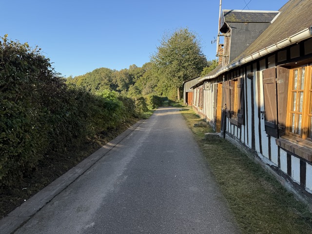 Nous sortons du hameau des Houis, et entrons à nouveau dans le bois de Saint-Denis.