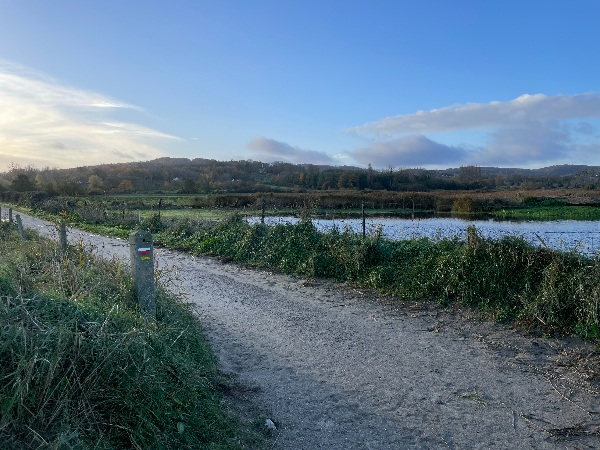 Nous quittons la plage par le chemin de la mer, où nous retrouvons le GR223.
