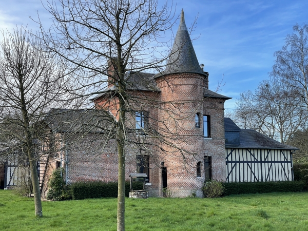 Nous arrivons au Nid de Chien, nous allons continuons sur la petite route de la Ferme du Val Launay.