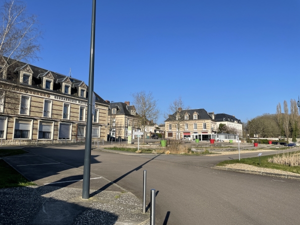 La Mailleraye-sur-Seine. Nous allons traverser le bourg jusqu'à la rue de l'Eglise.