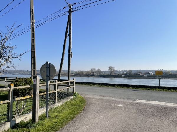 Nous retrouvons le bord de Seine au quai Roger Kervrann.