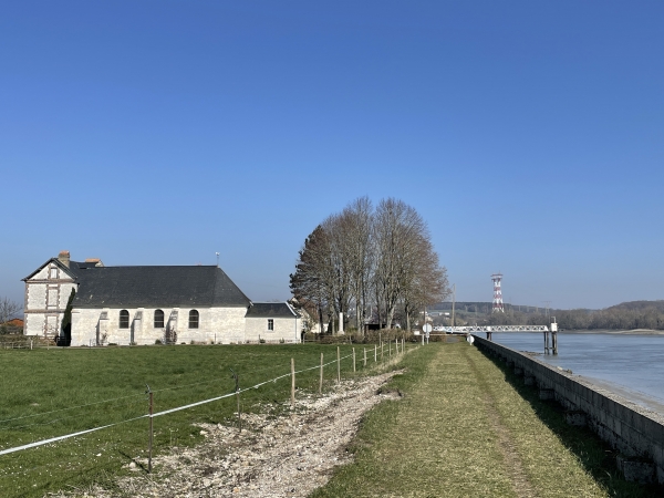 Et voilà, à nouveau, la chapelle du Bout-du-Vent.