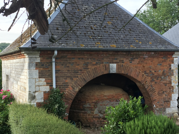 Le Paulu, four à pain non loin du château Les Vieux.