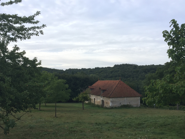 Le Paulu, vieille grange, dépendance de la ferme du Bois-Guéroult.