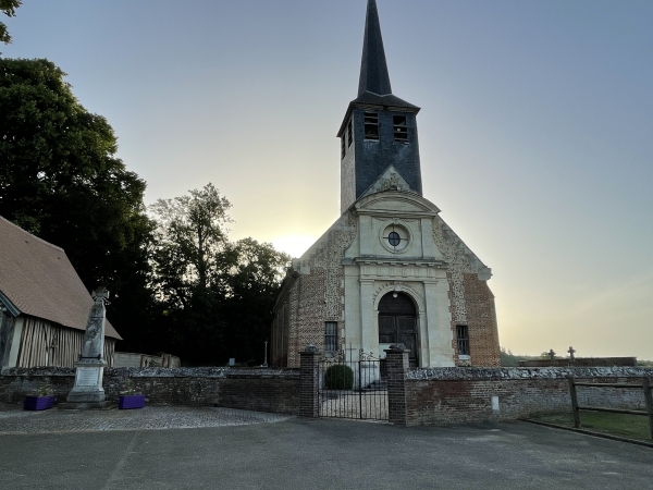 Nous partons du parking de l'église Saint-Nicolas (XVIIIe).