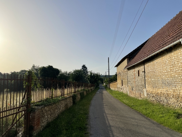 Nous traversons le hameau des Faux.