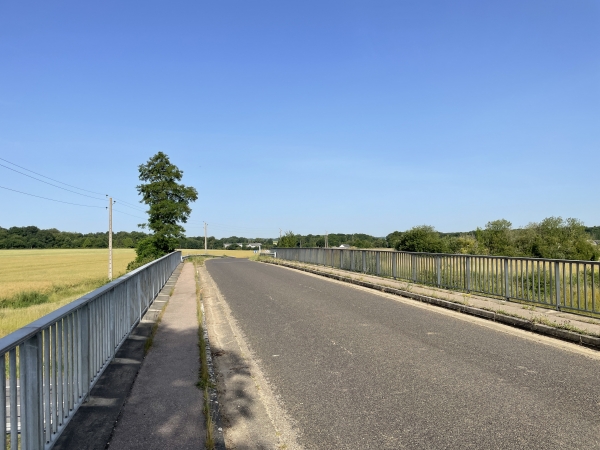 A la sortie d'Irreville, nous passons à nouveau au-dessus de la N154.