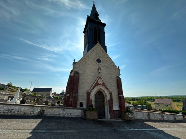 Je pars de l'église Saint-Baudille (XIXe), au centre de Sotteville-sous-le-Val.