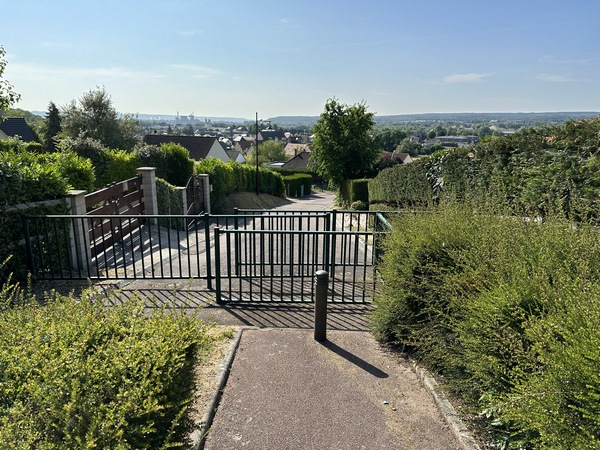 Nous rejoignons Igoville par cette rue devenue l'Impasse des Marais.