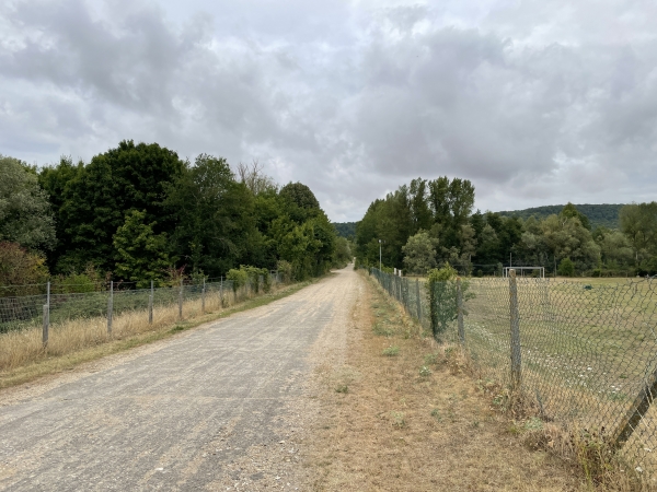 Peu après le départ, nous prenons le chemin des Barrières en direction du bord de Seine.