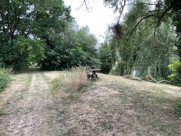 Nous approchons de la Rive-sous-Venables.