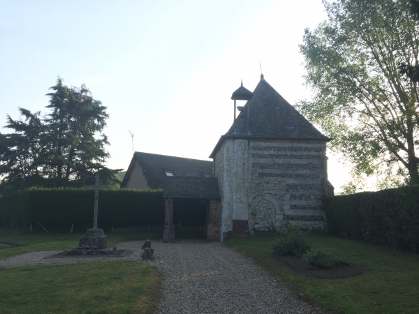 Hameau de Montagny. L'église de Montagny est détruite en 1832, seule la chapelle Saint-Leu peut être conservée. On ferme le côté qui ouvrait sur l'église, on construit un porche devant la porte et on installe un clocheton.