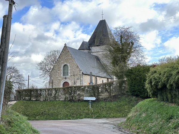 Devant l'église Saint-Pierre de Doudeville, je vais tourner à droite.