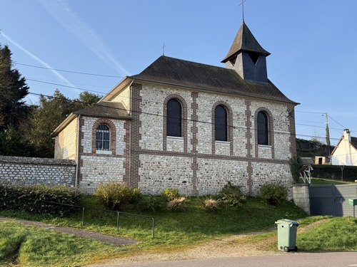 Chapelle Saint-Pierre des Damps (1856) bâtie à l'emplacement de l'ancienne église paroissiale.