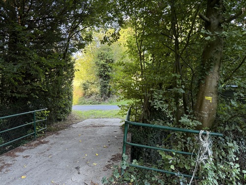 Juste avant d'entrer dans St-Christophe-sur-Condé, nous traversons à nouveau le Ruisseau de St-Christophe, et rejoignons la Route de Condé.