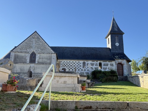 Eglise Saint-Martin (XIe, XVe et XVIIIe).