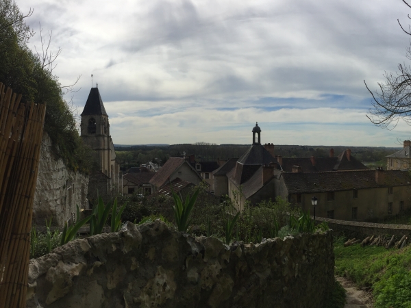 Entrée dans le bourg de la Roche-Guyon par le GR2.