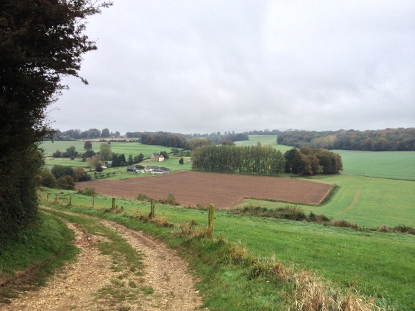 Nous sommes sur le Coteau Montigny et descendons vers le hameau de Montigny.