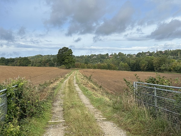 Nous rejoignons l'ancienne voie ferrée qui reliait Cormeilles à Montfort-sur-Risle.